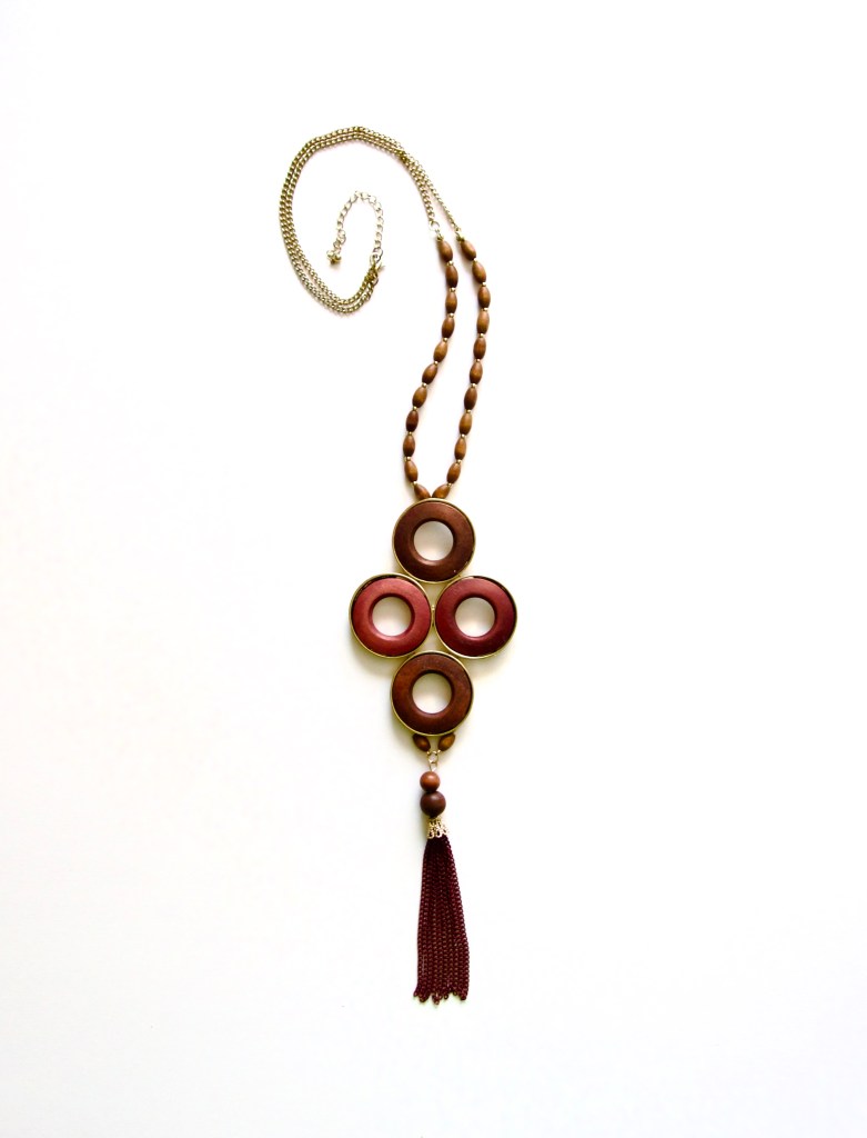 Chic Fōshay © Jewelry Collection   [03276]                                                By Pascale Lanfranchi
(44”) (112cm)