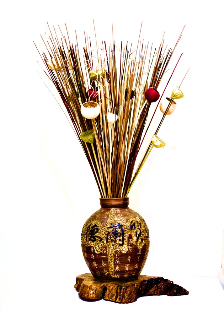 "Worldly"
By Pascale Lanfranchi
Mixed Media
(35"x14") (89 x 35,5cm)
